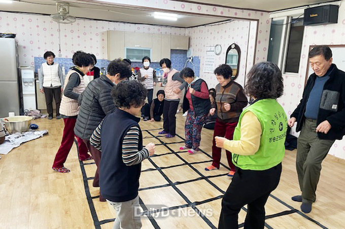 청송군, 주민 강사와 함께하는 건강체조교실
