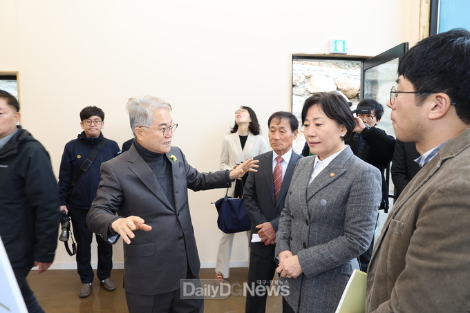 송미령 농림축산식품부 장관, 청도군 농촌유휴시설활용 및 농촌중심지 활성화사업장 현장 방문