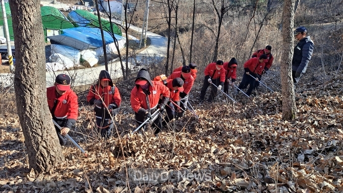 문경시, 2025년 봄철 산불 진화훈련 및 영농부산물 파쇄단 운영