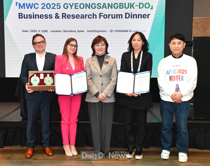 경상북도 제공) MWC_참가기업_현지_계약(㈜케이씨테크놀러지(대표_정현정)_&_인스티투트_트리코로지(Instytut_Trychologii)