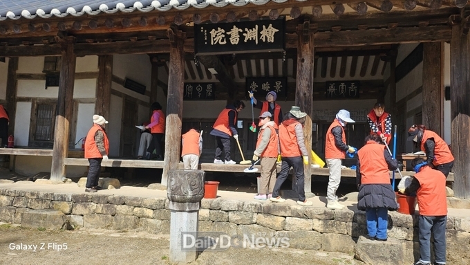 회연서원의 찬란한 봄 맞이하는 ‘문화사랑봉사회’