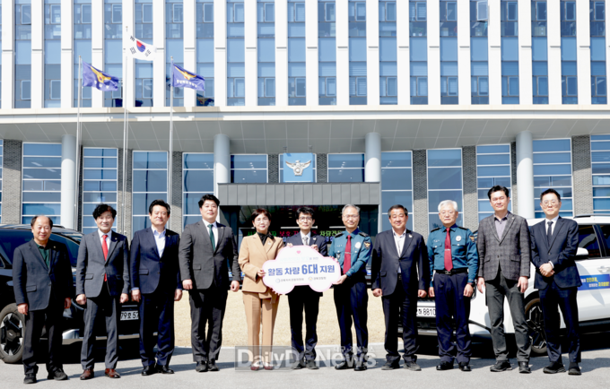 경북자치경찰위, 사회적약자 보호 전담 차량 전달