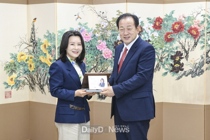 문경시, ‘소설가 전정희’ 홍보대사 위촉