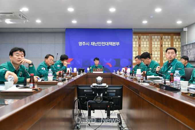 영주시는 지난 26일 인근 산불 확산에 따라 이재훈 영주시장 권한대행을 주재로 긴급대책회의를 열었다.