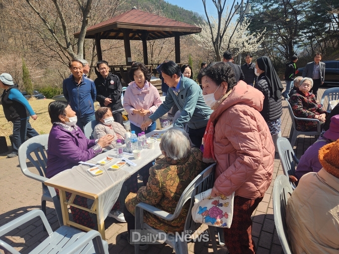 가천면 해솔 예원의 집에서 짜장면 나눔행사 열어