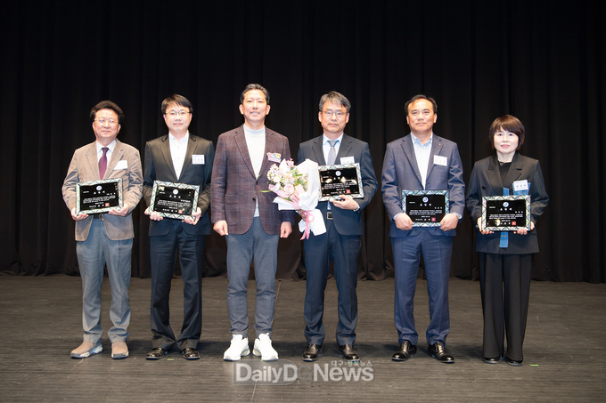 지방세 성실납세 유공자 표창 수여(왼쪽부터 1. 박춘희 (주)톱텍 부사장 2. 이준열 삼성메디슨(주) 프로브제조그룹장 3. 김장호 구미시장 구미시청) 4월 3일4. 이광노 (주)지아이에스 대표 5. 남효태 상신정밀 대표 6. 박경아 소성레이저 대표(배우자))