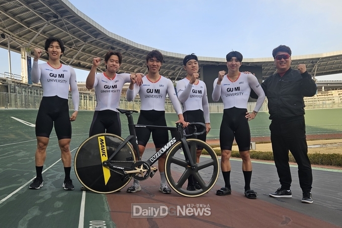 사진 왼쪽부터 최정명, 황정우, 김현우, 추종민, 홍영택, 김길현 감독