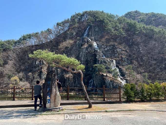 영주시 평은면 용혈폭포, 봄의 청량함을 선사하다(용혈폭포 사진)