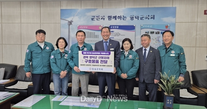 임실군의회 의장 장종민(왼쪽에서 네 번째), 구호물품 컵라면 1,000개, 요구르트 1,000개 전달