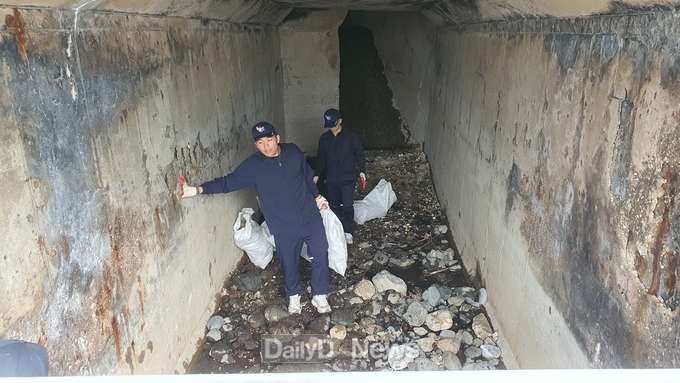 해군제118조기경보전대, 서면 학포 해안변 일대환경정화활동 실시
