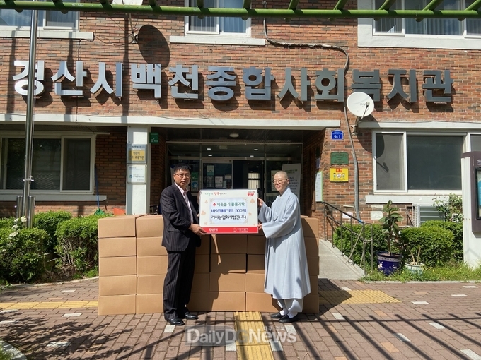 가치농업회사법인(주), 경산시백천종합사회복지관에 버섯재배키트 500개 기탁