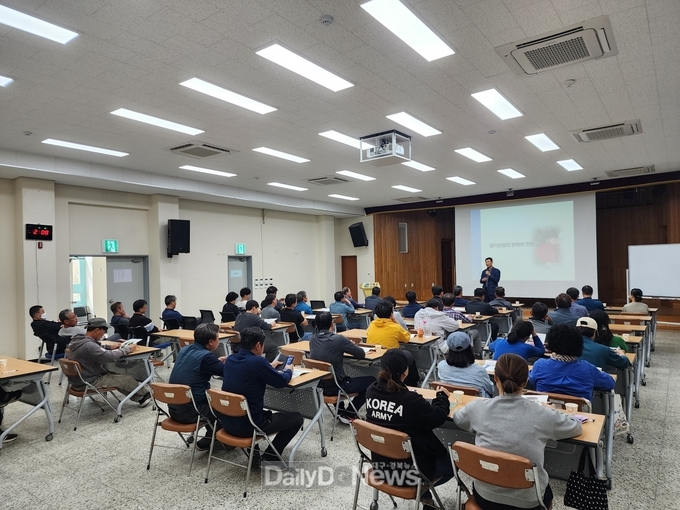 ‘딸기 영웅’ 김태일 박사가 초청 강연