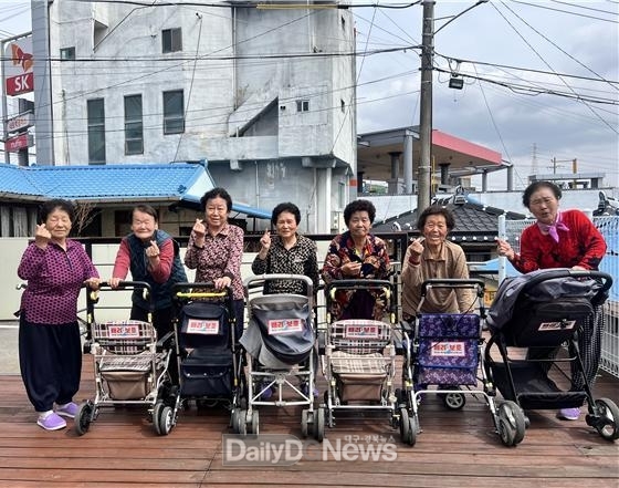 칠곡군, 어르신 야간(반사) 스티커 제작 배부