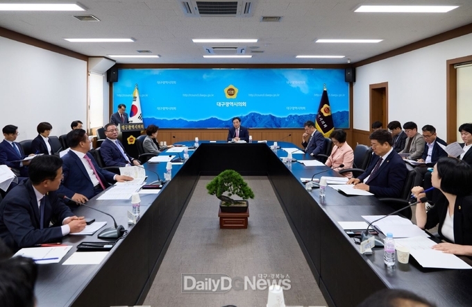 대구시의회. ‘확대 의장단 회의’ 개최 모습. (사진=대구시의회 제공)