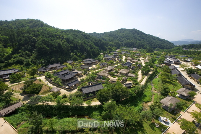 영주문화관광재단은 4월23일부터 산불 피해지역 주민 대상으로 선비세상·선비촌(소수서원) 입장료 감면을 실시한다(선비촌 전경)