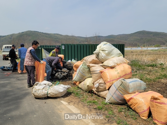 군위군 우보면 봉산1리, 대청소·꽃심기로 봄향기 가득