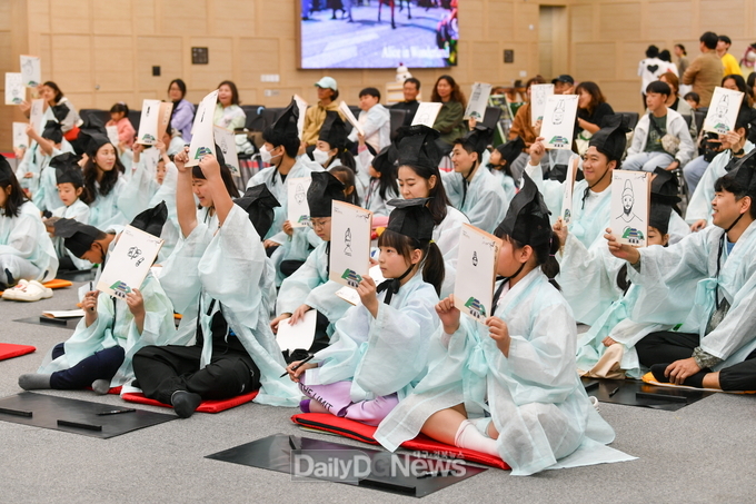  (참고사진)선비의 낭만이 피어나는 봄, 5월3일부터 5일까지 ‘2025영주 한국선비문화축제’ 열린다(어린이 선비축제 진행모습)