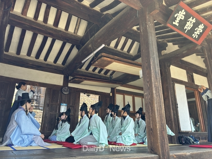 대구시교육청, '지역연계 인성교육 체험학습 자료' 보급_(사진=육신사(선비체험) 모습. (사진=대구시교육청 제공)