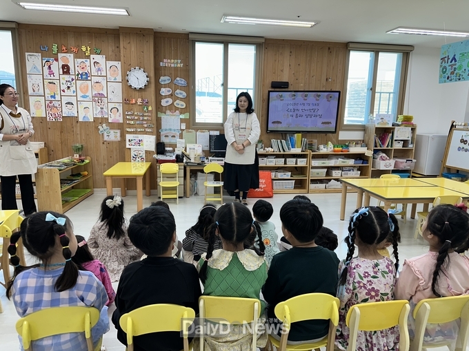 작은도서관 어린이 견학 프로그램 ‘도서관 첫나들이’ 운영