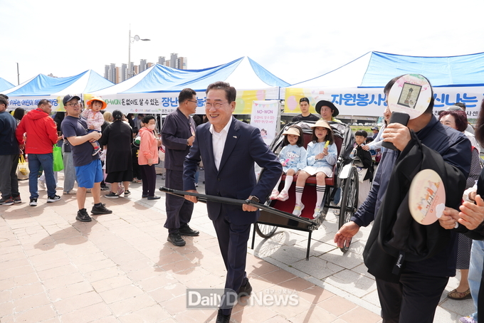 영천시는 지난 5일 어린이날을 맞아 영천강변공원에서 ‘제103회 어린이날 큰잔치’를 성황리에 개최했다.