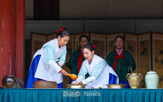 5월 2일 서울 경복궁에서 진행된 세종대왕자태실 태봉안 행차 재현행사 