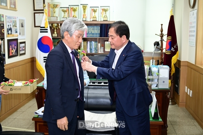 김천시, ‘제53회 어버이날’ 맞아 노인회 방문 인사