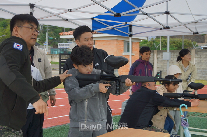 해군제118조기경보전대, 제103회 어린이날 기념 함정공개행사 등 개최