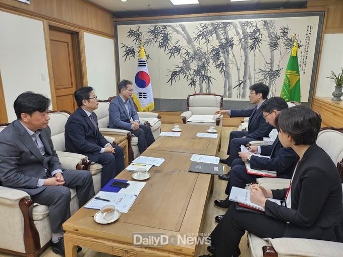 김진열 군위군수, 대구시장 권한대행 면담