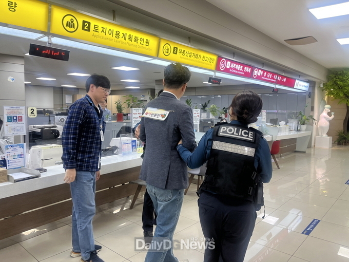 대구 서구. 특이민원 대비 모의훈련 실시 모습. (사진=서구 제공)