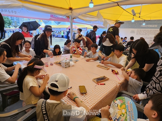 2025성주참외&생명문화축제 기간 성주가야산 알리기 및 탄소중립 실천 체험부스 인기몰이