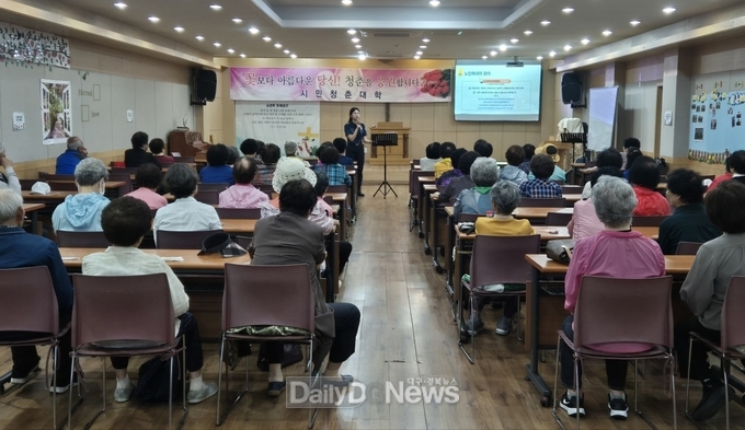 문경서, 가정의 달 맞이 찾아가는 노인학대예방 교육