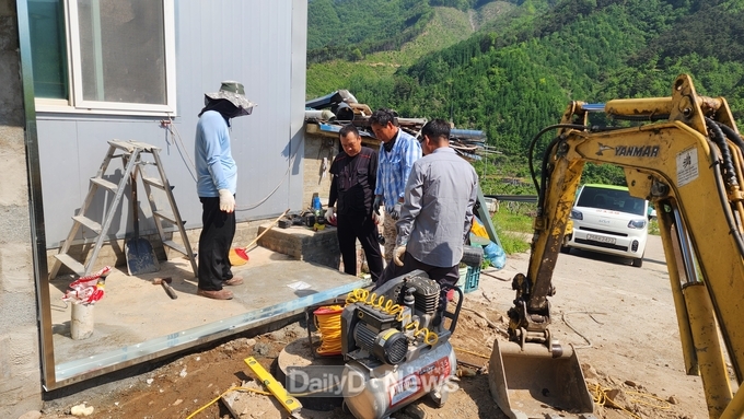 의성 춘산면, 중증장애인 가구에 주거환경 개선 봉사 실시