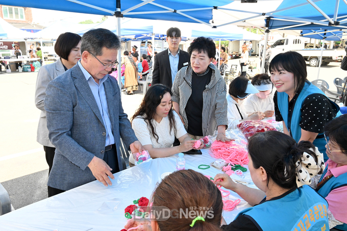 의흥전통시장에서“자원봉사가 꽃피는 오일장”열어