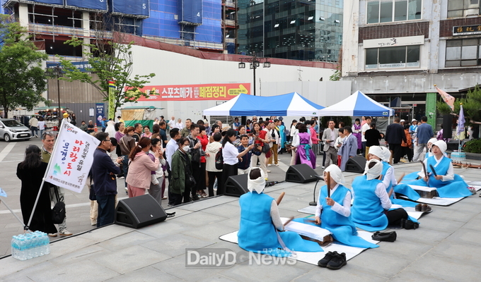1865년 경복궁 중수 시 한양에 올라갔던 ‘문경새재소리’ 160년 만에 ‘문경새재아리랑’이 되어 다시 올라가다
