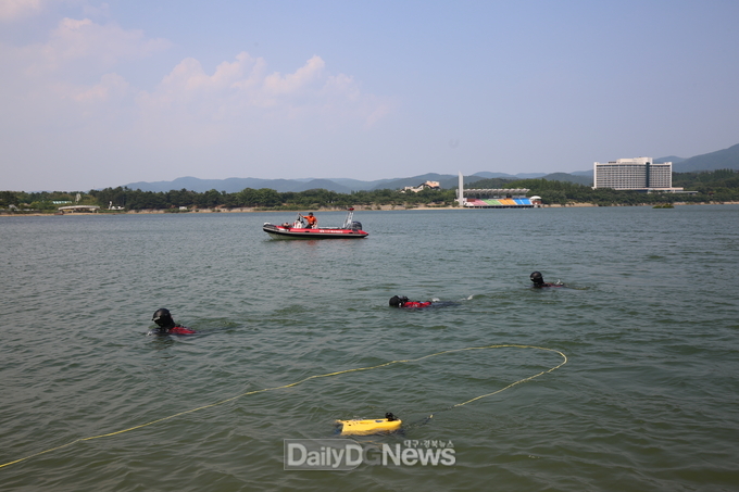 APEC 앞두고 경주 보문호에서 수중로봇 투입 실전 훈련 실시