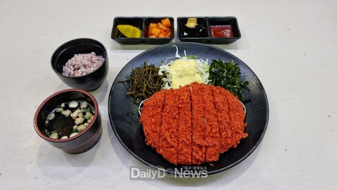 한국도로공사 제공) 안성(부산)-누엘아토돈가스(꼬시래기등심돈가스)