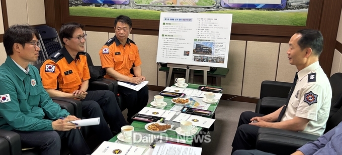 홍영근 소방청 화재예방국장, 김천시 사전투표소 화재안전 현장점검 실시