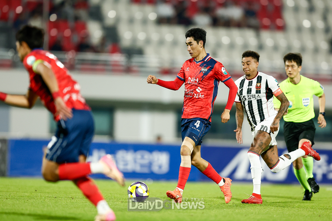 김천상무, VAR 골 취소로 서울에 아쉬운 패배