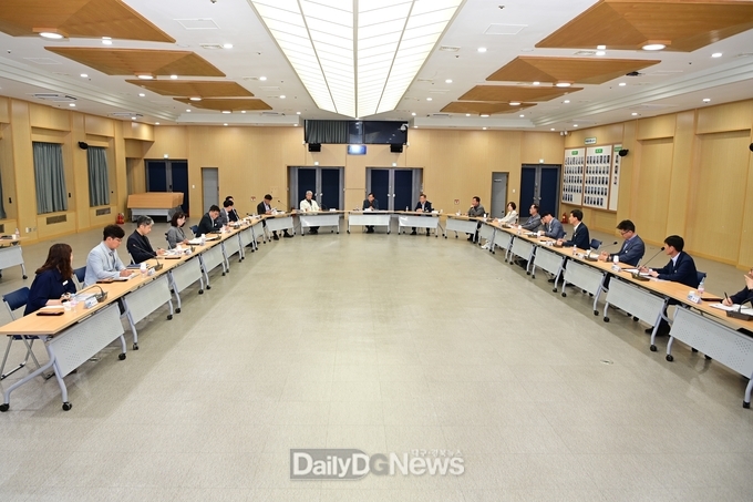 ‘1조원 신사업 발굴 프로젝트’의 추진 현황을 점검하는 정책보고회를 개최