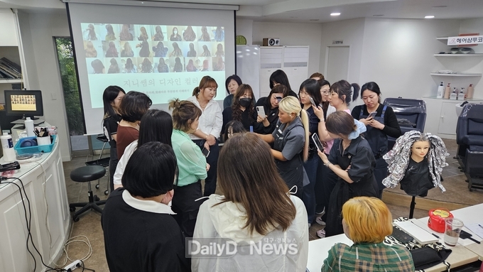 대구공업대. 끌로에 미용실 박혜진 원장 초청 특강 모습. (사진=대구공업대 제공)