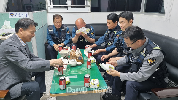 김말수 문경서장, 야간 근무자 ‘햄버거 격려 간담회’ 개최