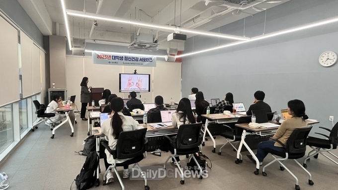 경상북도광역정신건강복지센터는 6월 4일, 대학생 정신건강 서포터즈를 대상으로 AI 홍보 실무교육을 실시하고 있다. 사진제공 : 경상북도광역정신건강복지센터