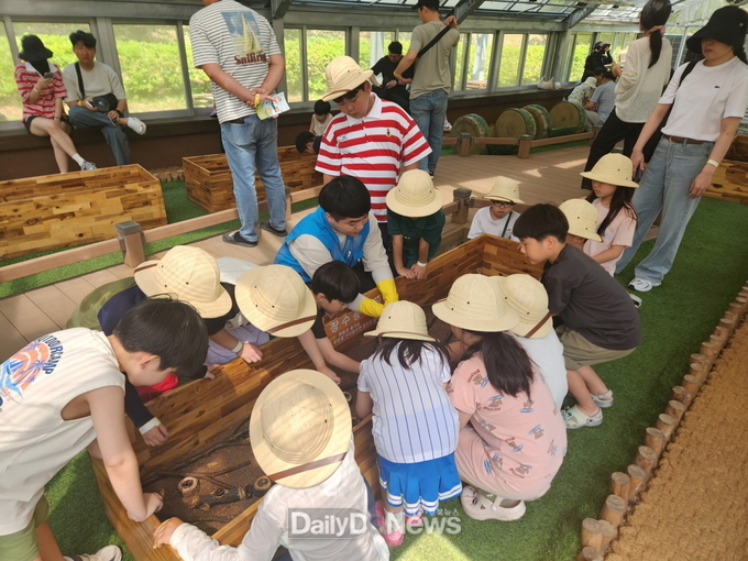 예천곤충생태원, 나들이객 발길 사로잡다!