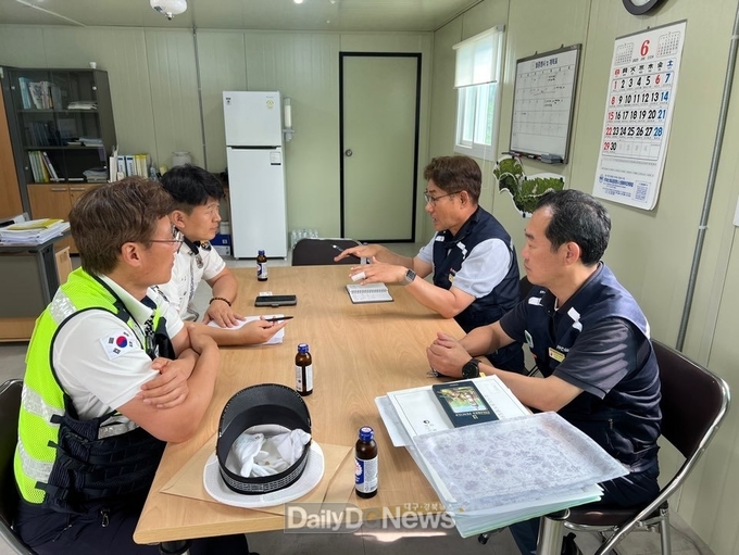 청도경찰서, 대형 화물차 교통 법규 위반 집중단속 및 현장 홍보