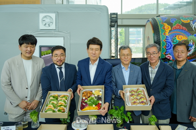 흙 없이 키운 채소, 맛은 어떨까 포항 에어팜 수확물 시식 행사 열려