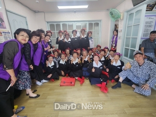 평생교육지도자협의회, 교복사진 촬영 봉