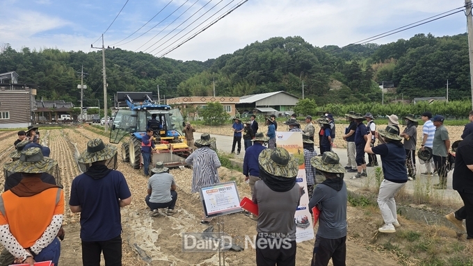 김천시, 양파 기계 수확 현장 연시회 개최