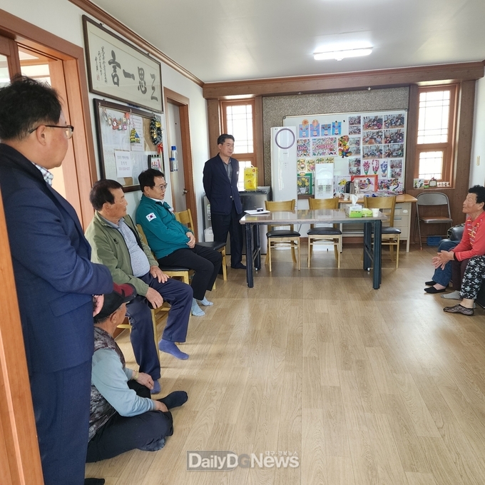 찾아가는 지적민원처리반 운영1(지난 5월 29일 29일 근남면 구산2리 마을회관)