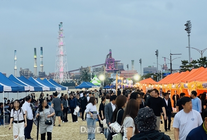 야간 송도 바다에 불 밝힌 ‘포송마차’ 포항의 밤 달군다
