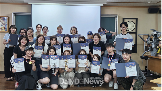 대구공업대학교. 2025 국제 뷰티 아티스트 공모전 전원 수상 모습. (사진=대구공업대 제공)